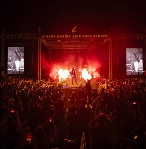 فضای روباز کنسرت در آتاکوی مارینا